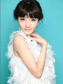 白卉子背景,从平凡女孩到璀璨明星的蜕变之路