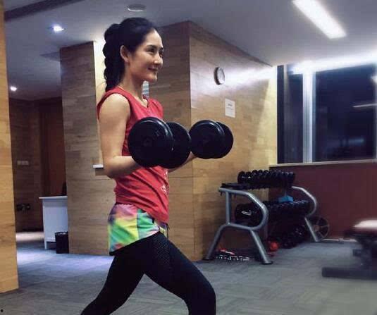 明星 运动,挥洒汗水，闪耀舞台