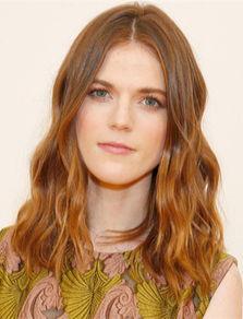 萝斯 莱斯利背景